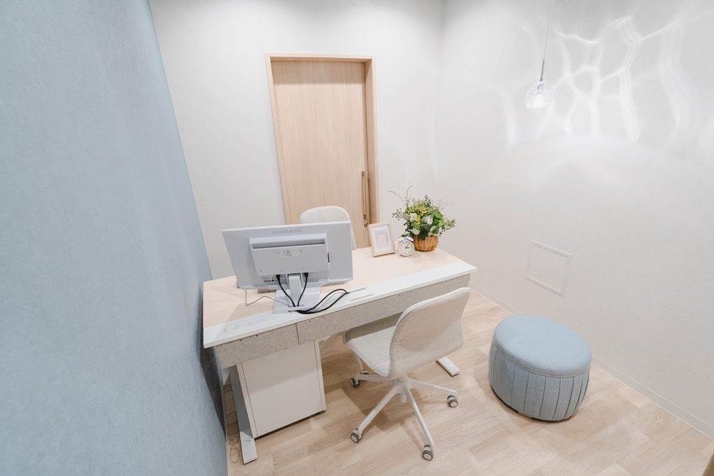 店舗デザイン施工事例：芦屋こころクリニック